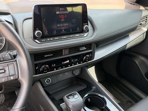 Used 2023 Nissan Rogue SV w/ SV Premium B Package FWD image 18