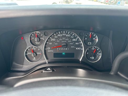 Used 2024 Chevrolet Express 2500 w/ Driver Convenience Package RWD image 24