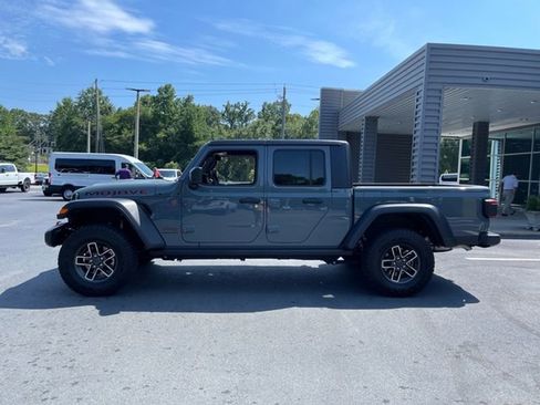 Used 2024 Jeep Gladiator Mojave w/ Technology Group image 5