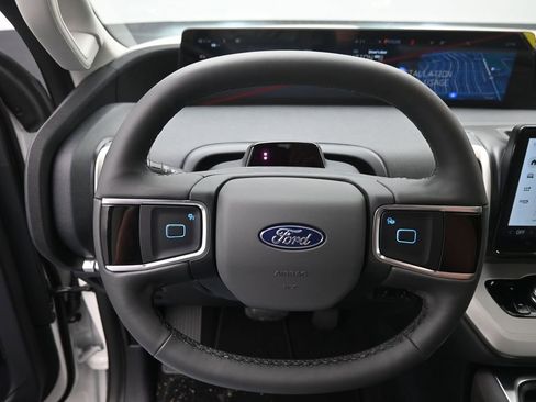 New 2025 Ford Expedition Active image 6