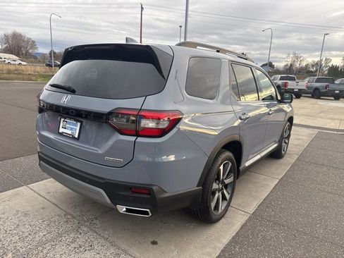 New 2025 Honda Pilot Touring image 5