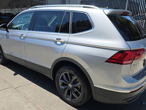Used 2024 Volkswagen Tiguan SE AWD/4WD image 6