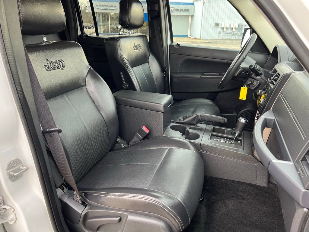 Used 2012 Jeep Liberty Sport AWD/4WD image 9