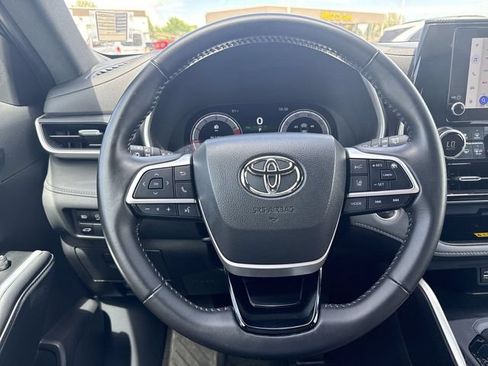 Used 2025 Toyota Highlander XSE AWD/4WD image 14