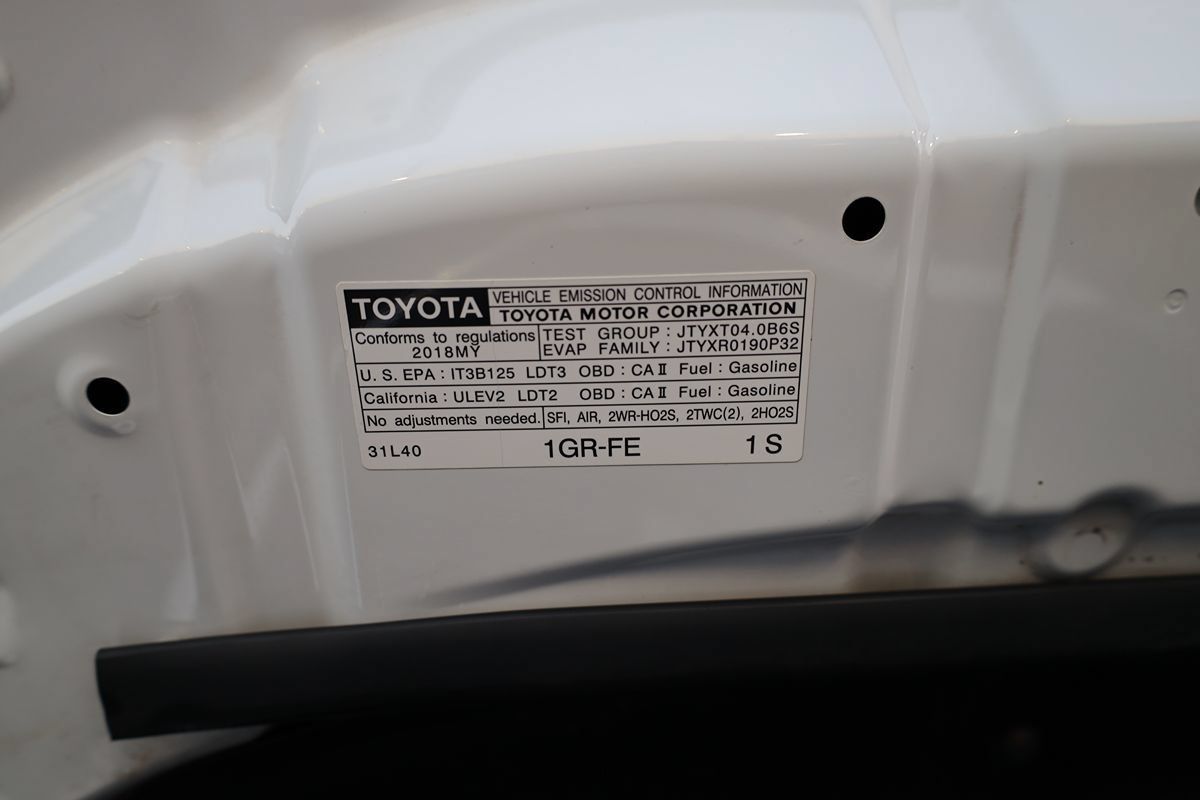 Used 2018 Toyota 4Runner SR5 AWD/4WD image 36