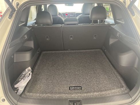 New 2026 Volkswagen Tiguan SE R-Line FWD image 32
