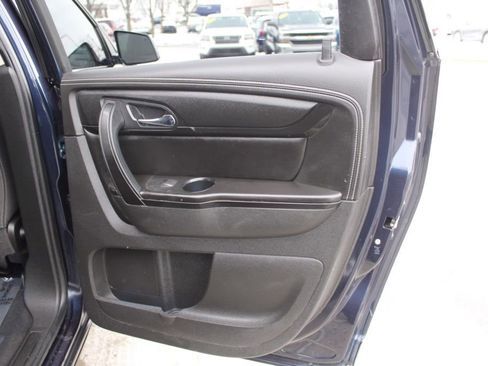 Used 2017 Chevrolet Traverse LT w/ Style and Technology Package image 22