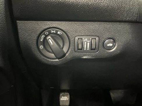 Used 2021 Dodge Challenger SXT image 22