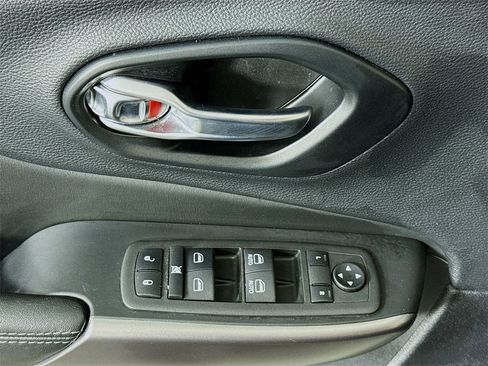 Used 2022 Jeep Cherokee Latitude Lux image 23