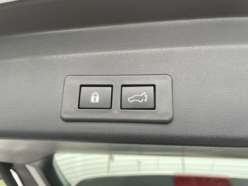 Used 2024 Subaru Ascent Premium w/ Convenience Package image 7