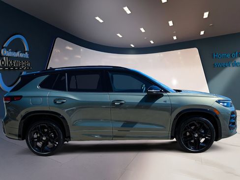 New 2026 Volkswagen Tiguan SE R-Line FWD image 4