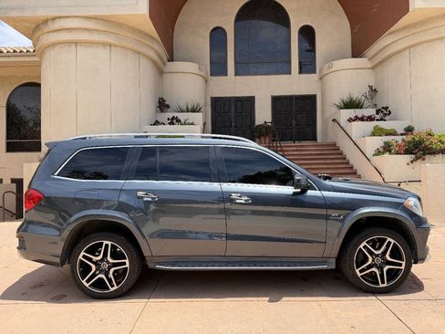Used 2013 Mercedes-Benz GL 550 4MATIC image 5