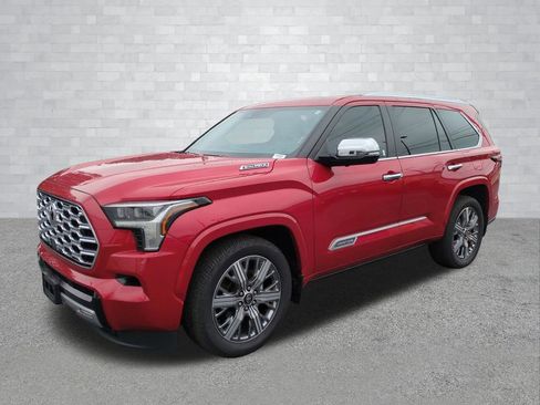 Used 2025 Toyota Sequoia Capstone AWD/4WD image 10