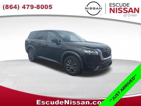 Used 2022 Nissan Pathfinder S FWD image 1