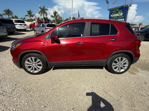 Used 2020 Chevrolet Trax Premier FWD image 4