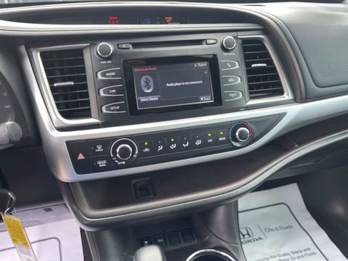 Used 2018 Toyota Highlander LE FWD image 20