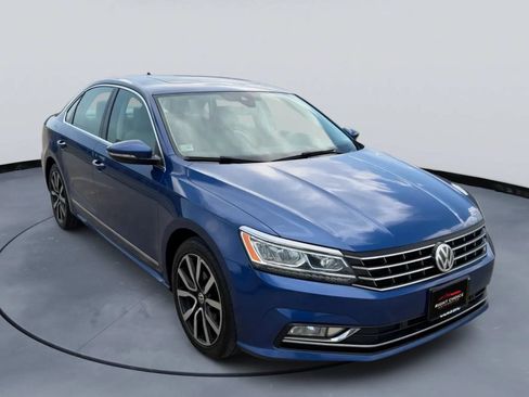 Used 2017 Volkswagen Passat 1.8T SEL Premium FWD image 3