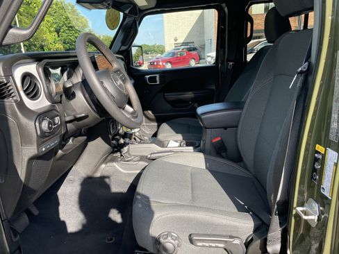 Used 2024 Jeep Wrangler Sport S image 31