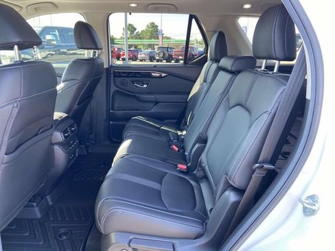Used 2025 Honda Pilot Touring image 12
