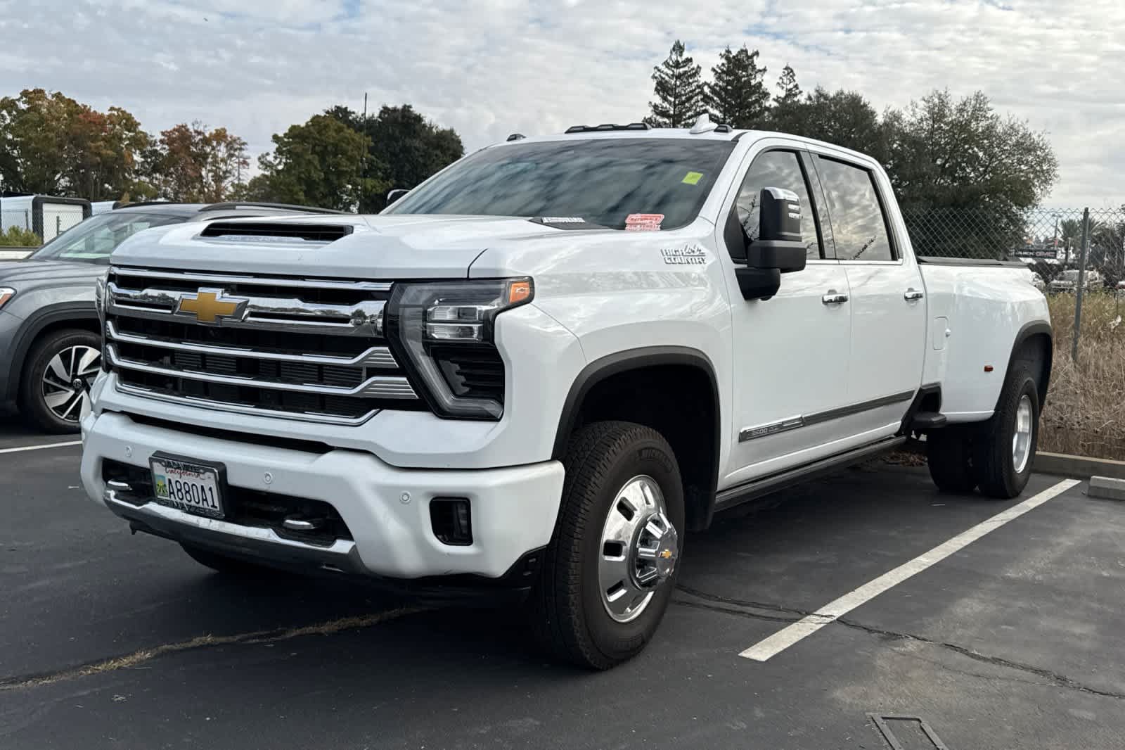 Used 2026 Chevrolet Silverado 3500 High Country w/ High Country Premium Package AWD/4WD image 1