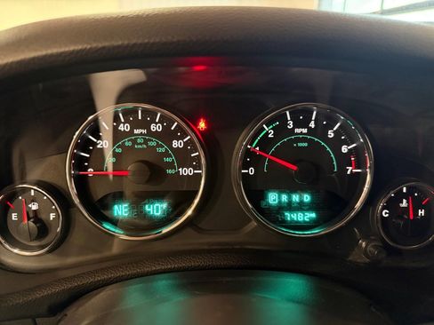 Used 2017 Jeep Wrangler Unlimited Sahara image 33