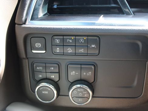 Used 2025 Chevrolet Tahoe Z71 w/ Comfort Package AWD/4WD image 48