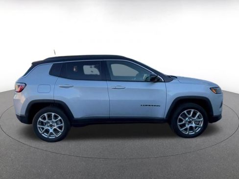 Used 2025 Jeep Compass Limited AWD/4WD image 16