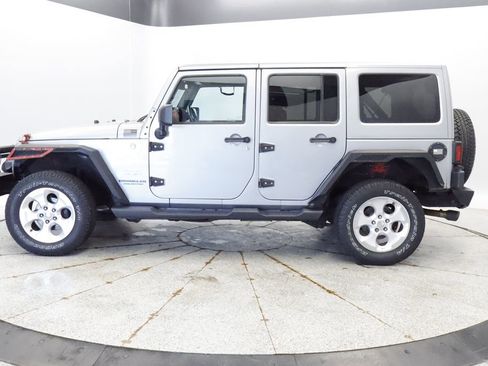 Used 2013 Jeep Wrangler Unlimited Sahara w/ Dual Top Group AWD/4WD image 2