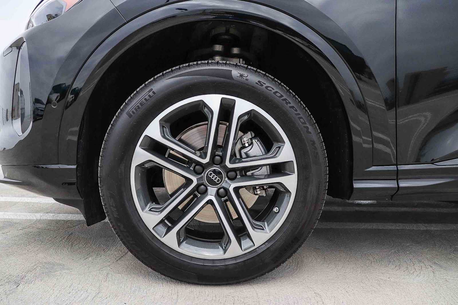 Used 2025 Audi Q5 Premium w/ Convenience Package AWD/4WD image 14