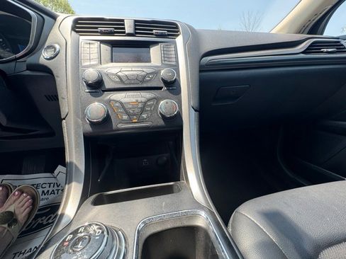 Used 2017 Ford Fusion SE w/ Equipment Group 601A image 13
