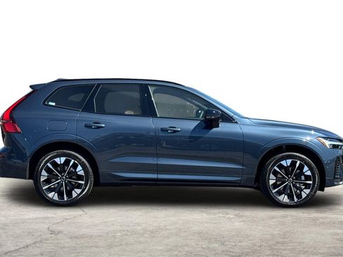 Used 2026 Volvo XC60 B5 Plus w/ Protection Package Premier image 8