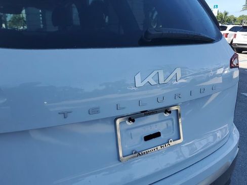 Certified 2025 Kia Telluride S FWD image 8