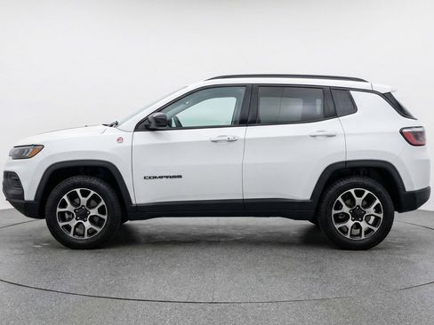 Used 2025 Jeep Compass Trailhawk image 5