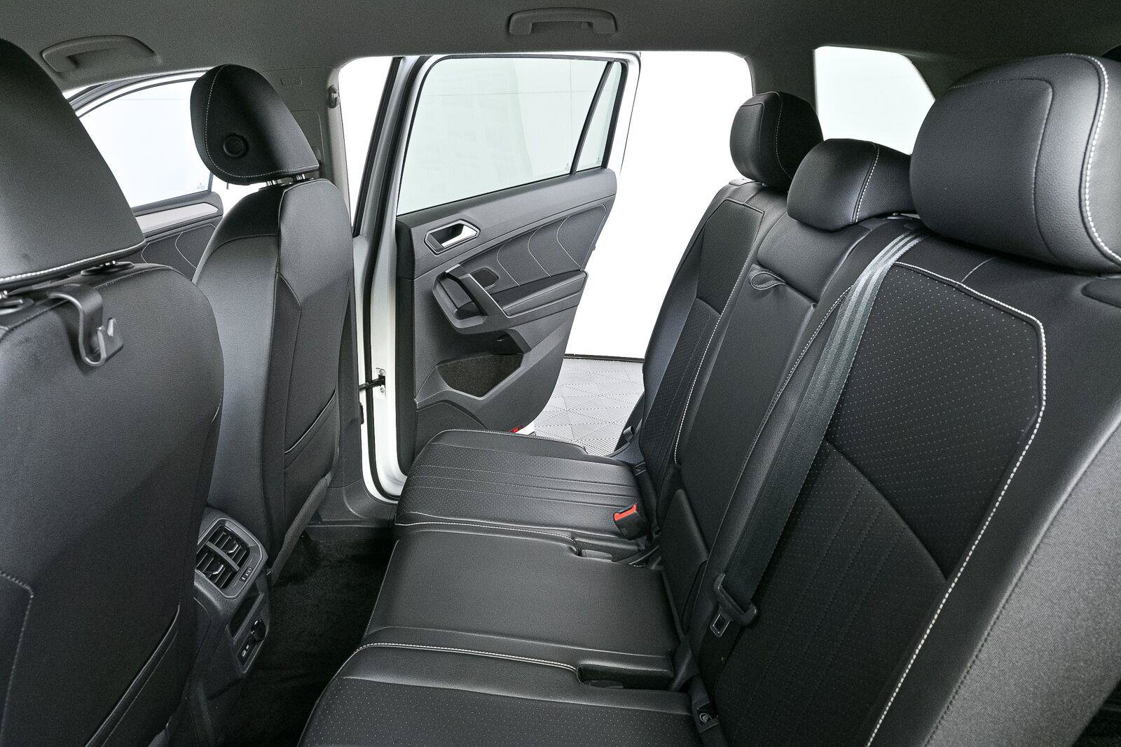 Certified 2023 Volkswagen Tiguan SE FWD image 19