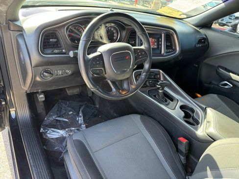 Used 2016 Dodge Challenger SXT w/ Driver Convenience Group image 16