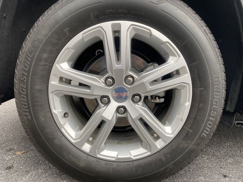 Used 2024 GMC Terrain SLE image 38