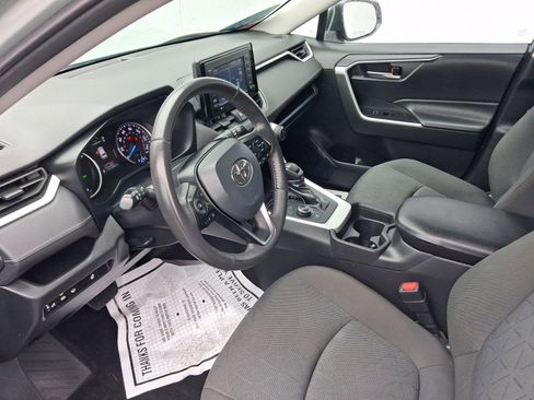 Used 2021 Toyota RAV4 XLE w/ XLE Grade Weather Package AWD/4WD image 4