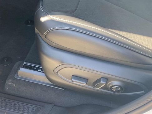 New 2025 Jeep Grand Cherokee Laredo image 17