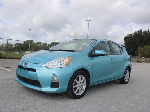 Used 2013 Toyota Prius C Three FWD image 4
