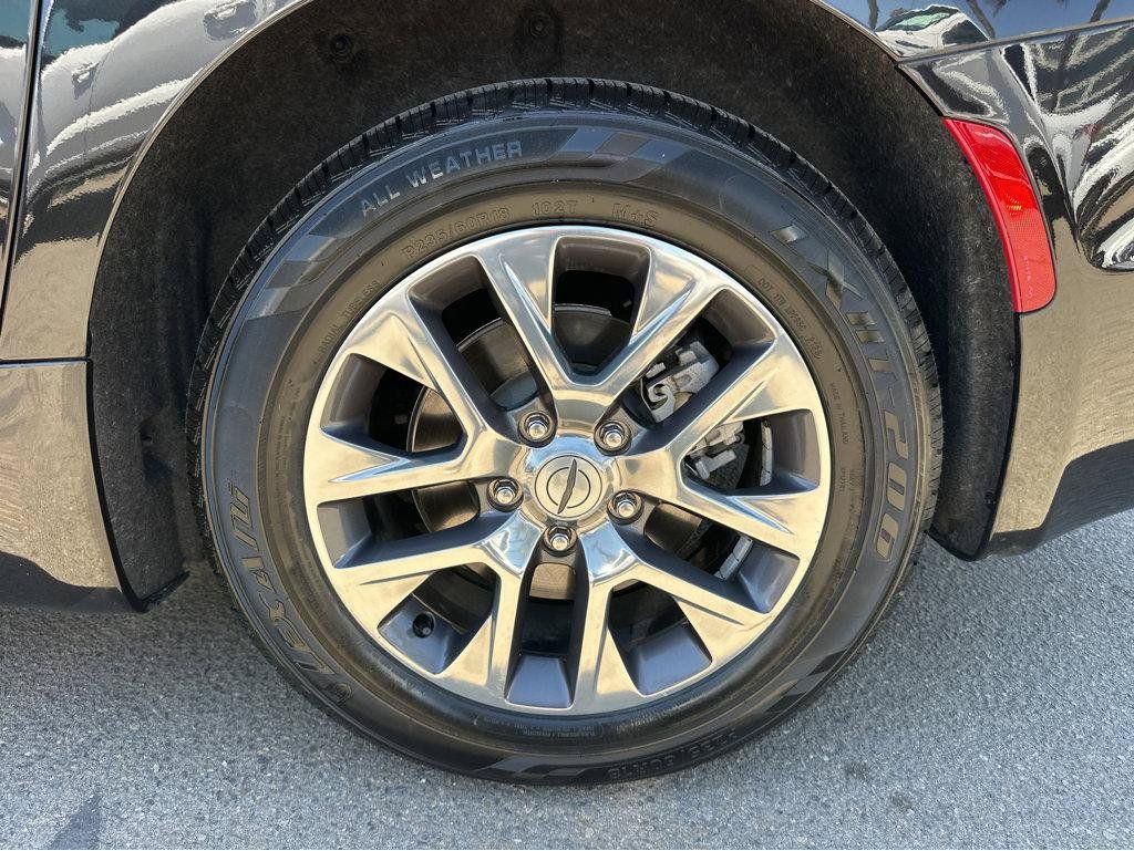 Used 2023 Chrysler Pacifica Pinnacle FWD image 14