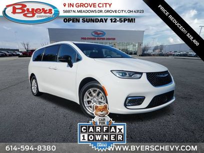 Used 2025 Chrysler Pacifica Select