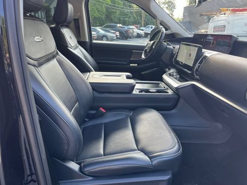 Used 2025 Ford Expedition Platinum AWD/4WD image 27