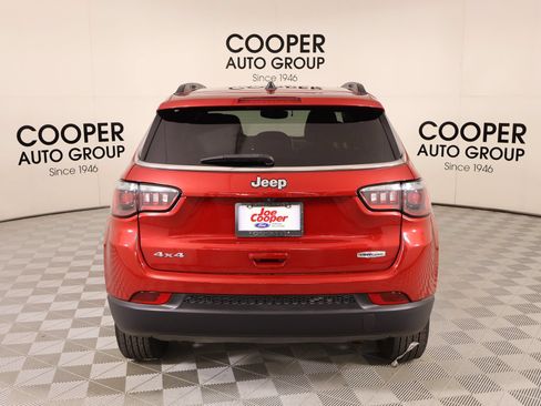 Used 2025 Jeep Compass Latitude w/ Sun & Sound Group AWD/4WD image 22