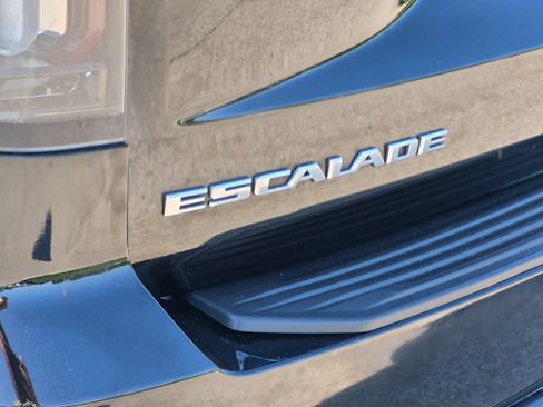 Used 2021 Cadillac Escalade ESV Premium Luxury AWD/4WD image 13