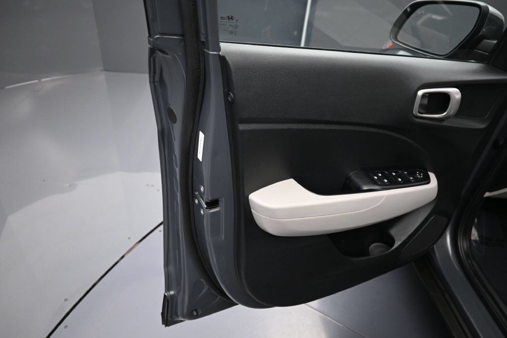 Certified 2025 Hyundai Venue SEL FWD image 13