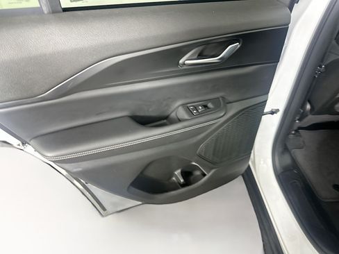 Used 2023 Jeep Grand Cherokee Laredo w/ Luxury Tech Group I RWD image 25