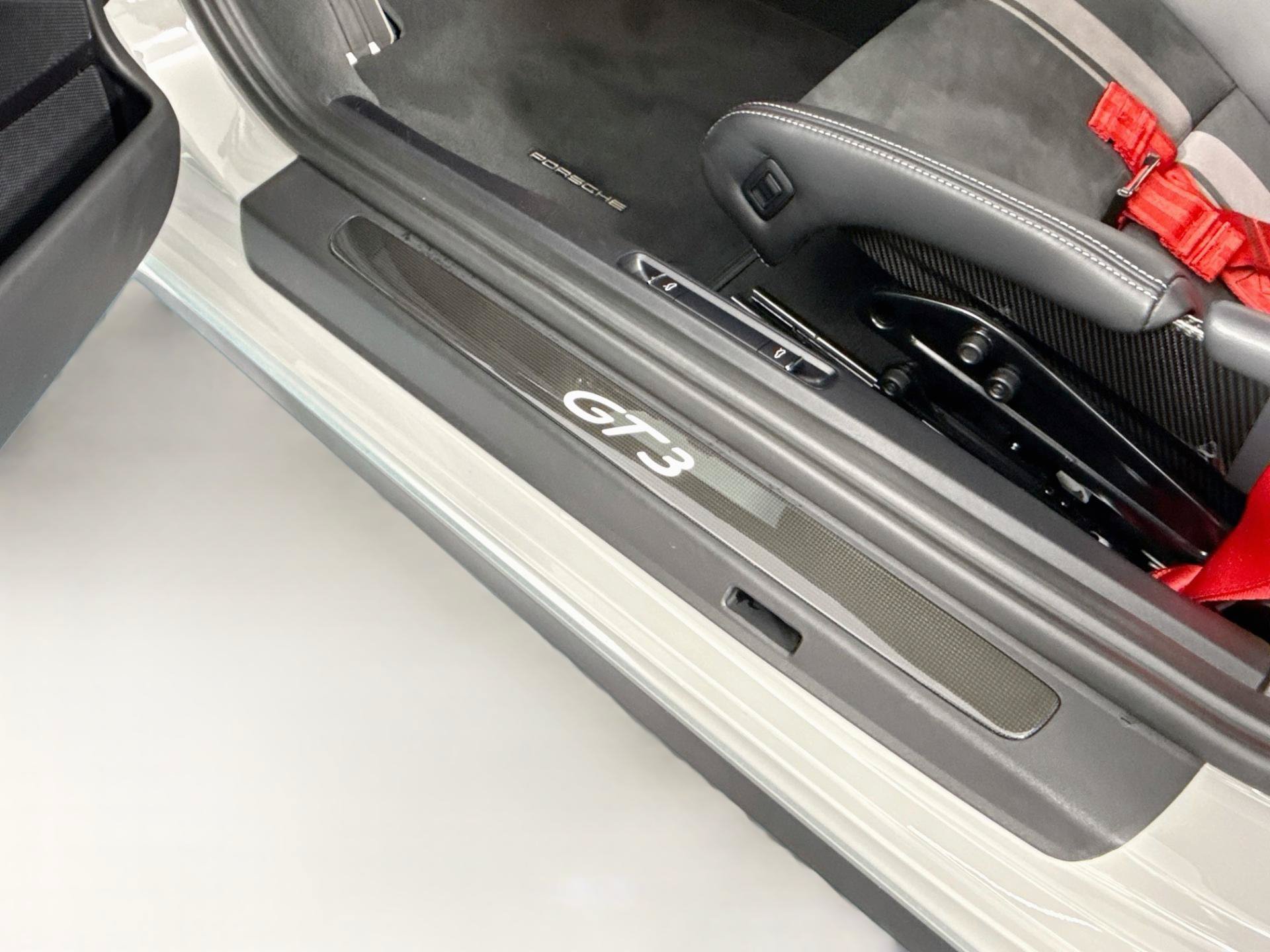 Used 2018 Porsche 911 GT3 RWD image 44