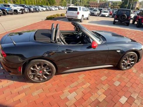 Used 2020 FIAT 124 Spider Abarth w/ Convenience Group RWD image 2