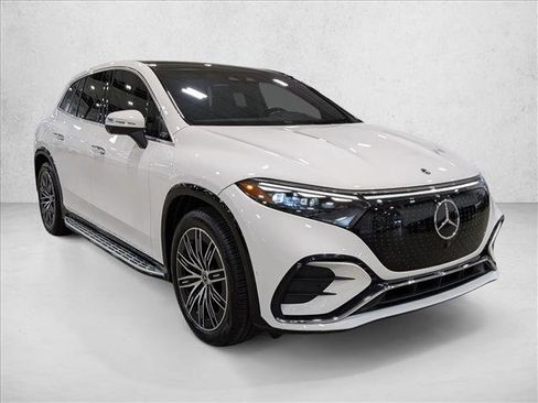 Used 2023 Mercedes-Benz EQS 580 4MATIC SUV image 3