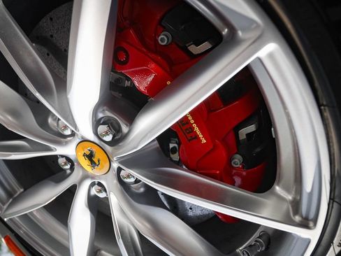 Used 2021 Ferrari 812 GTS RWD image 13